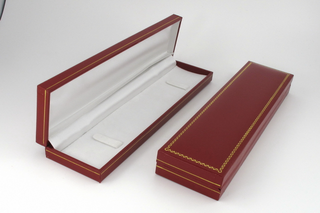 Red 8 1/2″ by 2″ Gift Box – GBL2R