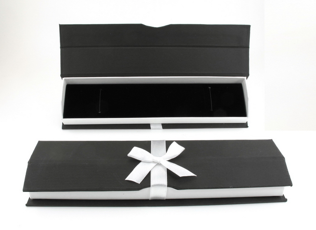 Magnetic Black & White 8″ by 2″ Gift Box – GBL6B